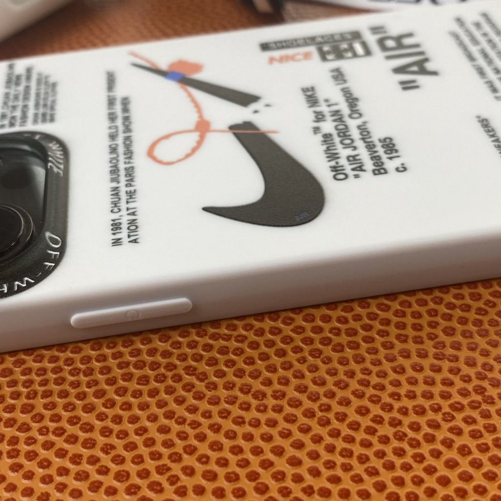 White iPhone 11/12/13/Pro/Pro Max and AirPods Gen 1/2/Pro/3/Pro 2nd Cases Set - Picture 4 of 6